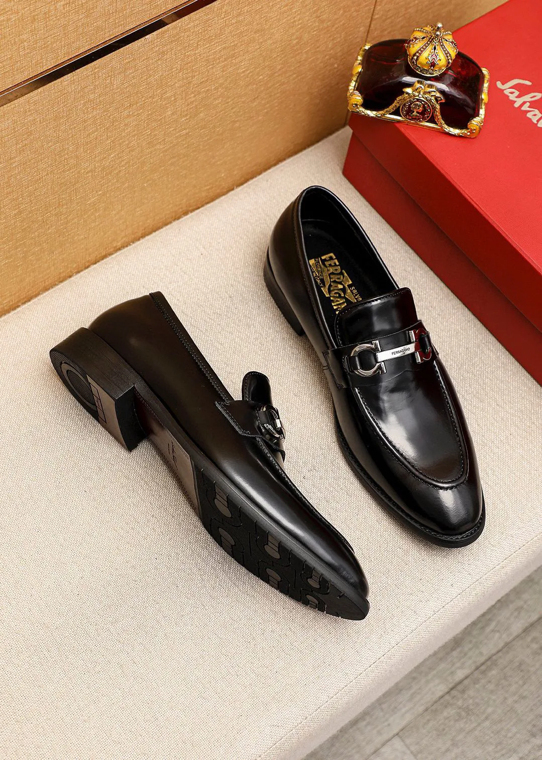 Men's shoes 💰460 💐 Product trademark: Ferragamo "Ferragamo" casual leather shoes Regular size: 39-44 (38.45.46🉑️Customized) Product materials: Selected imported open-edge beaded cowhide leather upper + classic hardware buckle, imported water-dyed cowhide leather lining. Strong three-dimensional visual effect, combined outsole Color: 2⃣️colors available